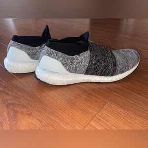 Adidas Ultra Boost Laceless - Mens 10.5 - Like New